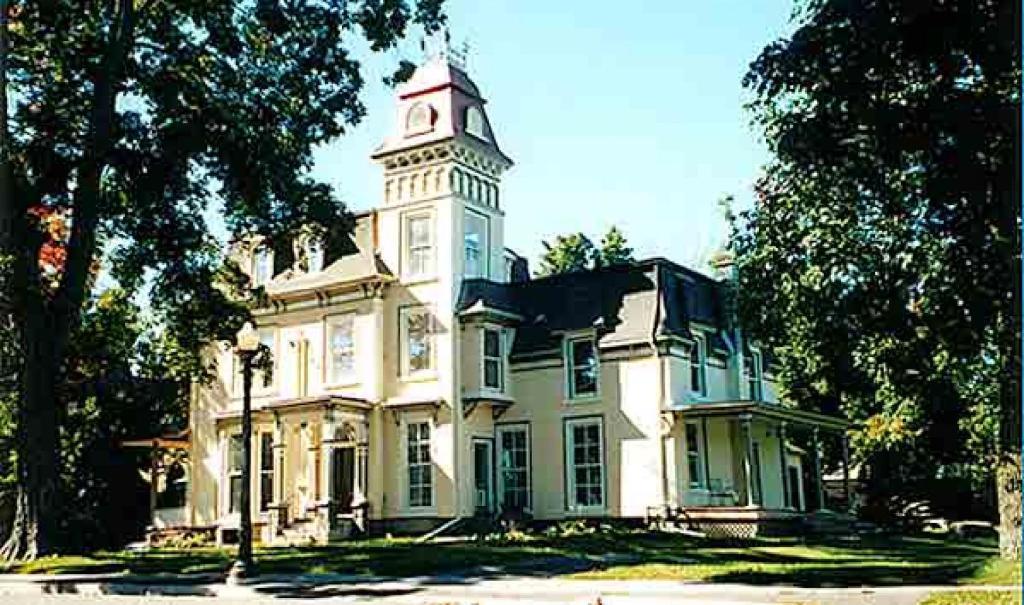 Absolute 1000 Islands Monthly Suites Gananoque Exteriér fotografie