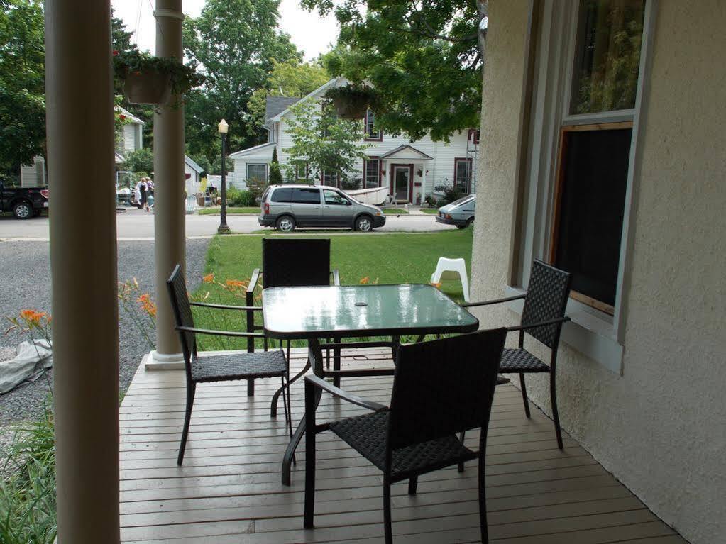 Absolute 1000 Islands Monthly Suites Gananoque Exteriér fotografie